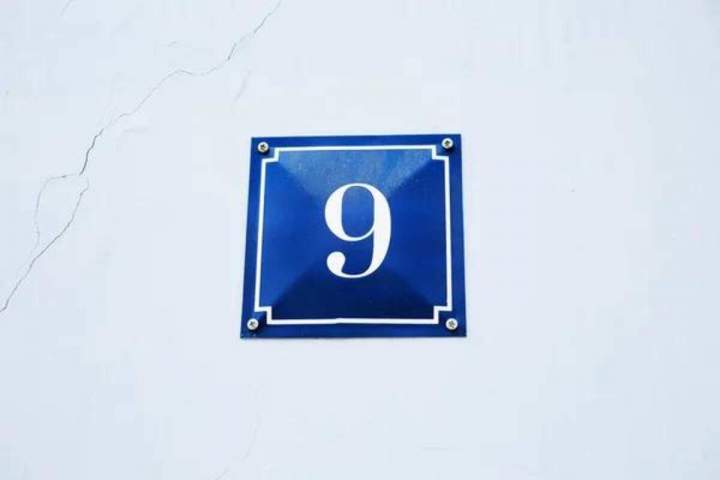 Réalisation de plaque de numérotation de rue en métal, Chécy