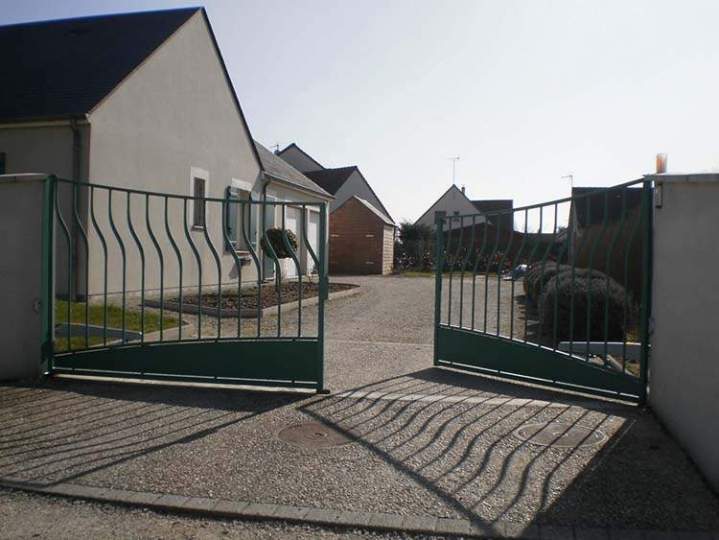 Pose de portails en métal  Neuville-aux-Bois